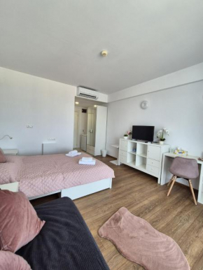 Blaxy Residence E402
